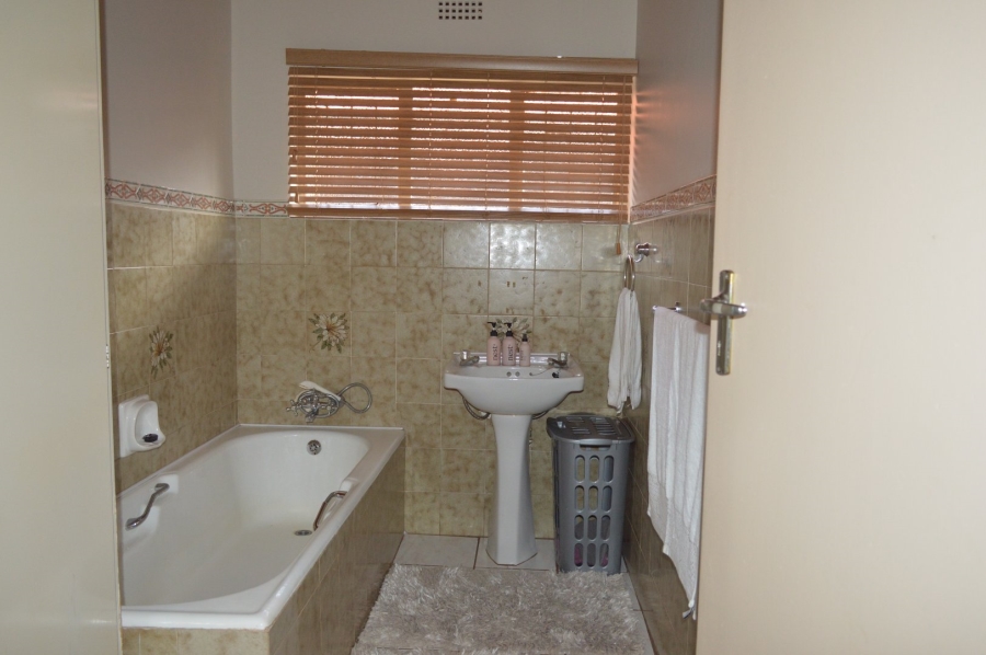 4 Bedroom Property for Sale in Flimieda North West